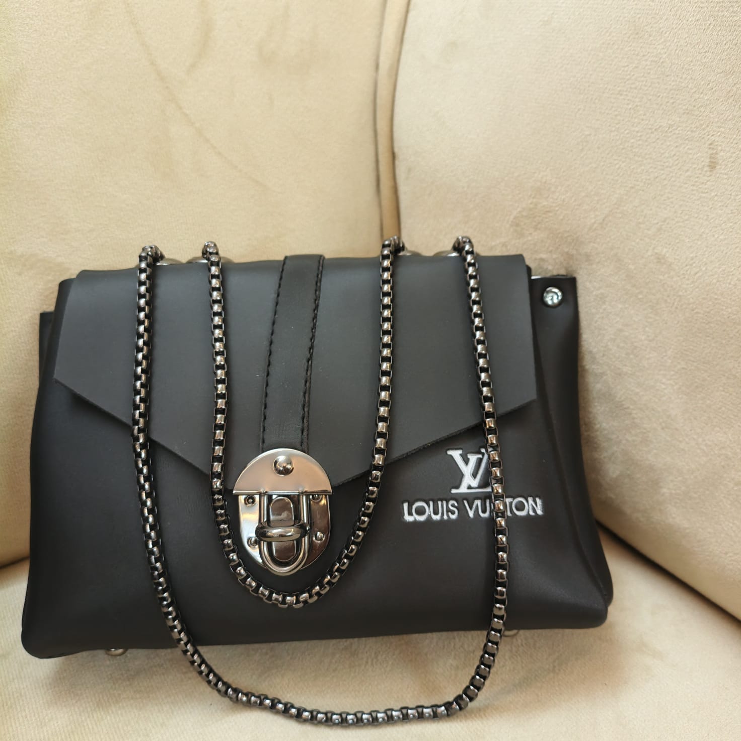 Elegant Pink Chain Shoulder Bag for Women