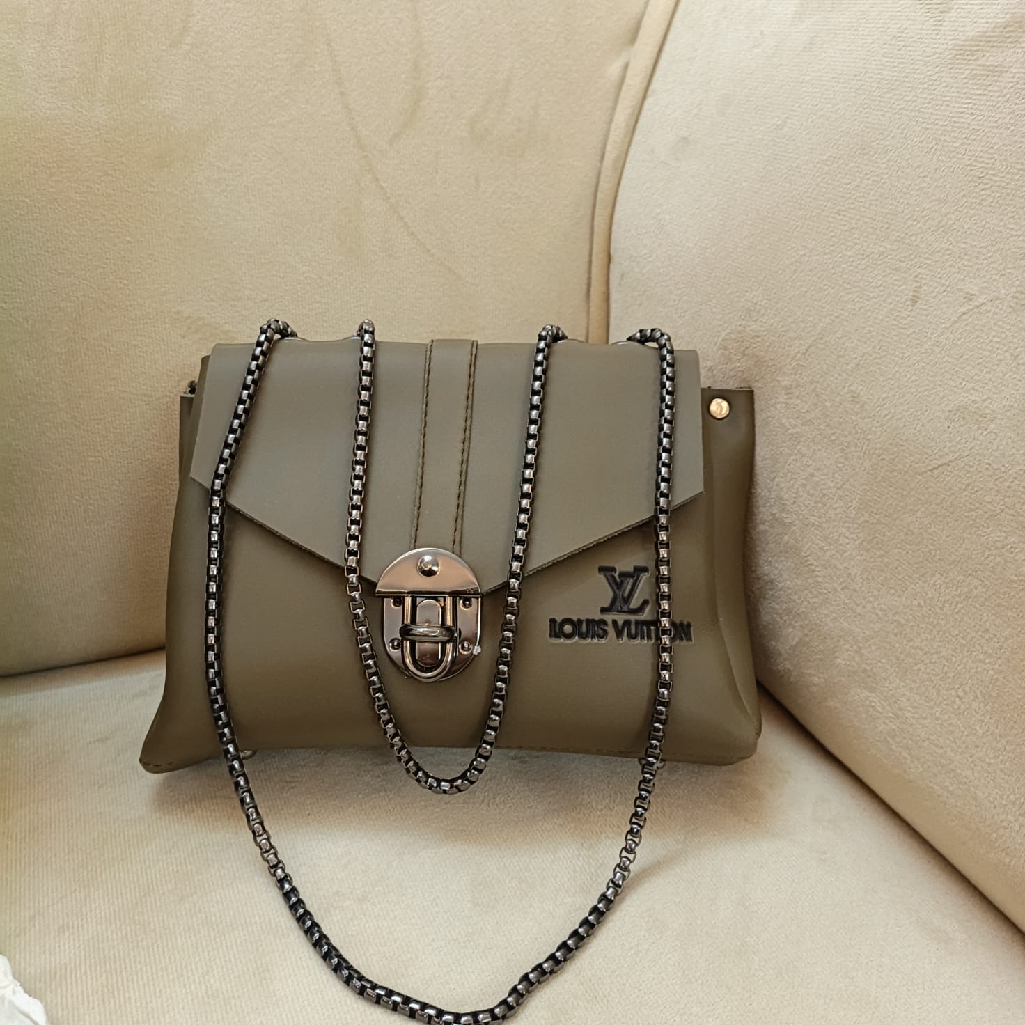 Elegant Pink Chain Shoulder Bag for Women