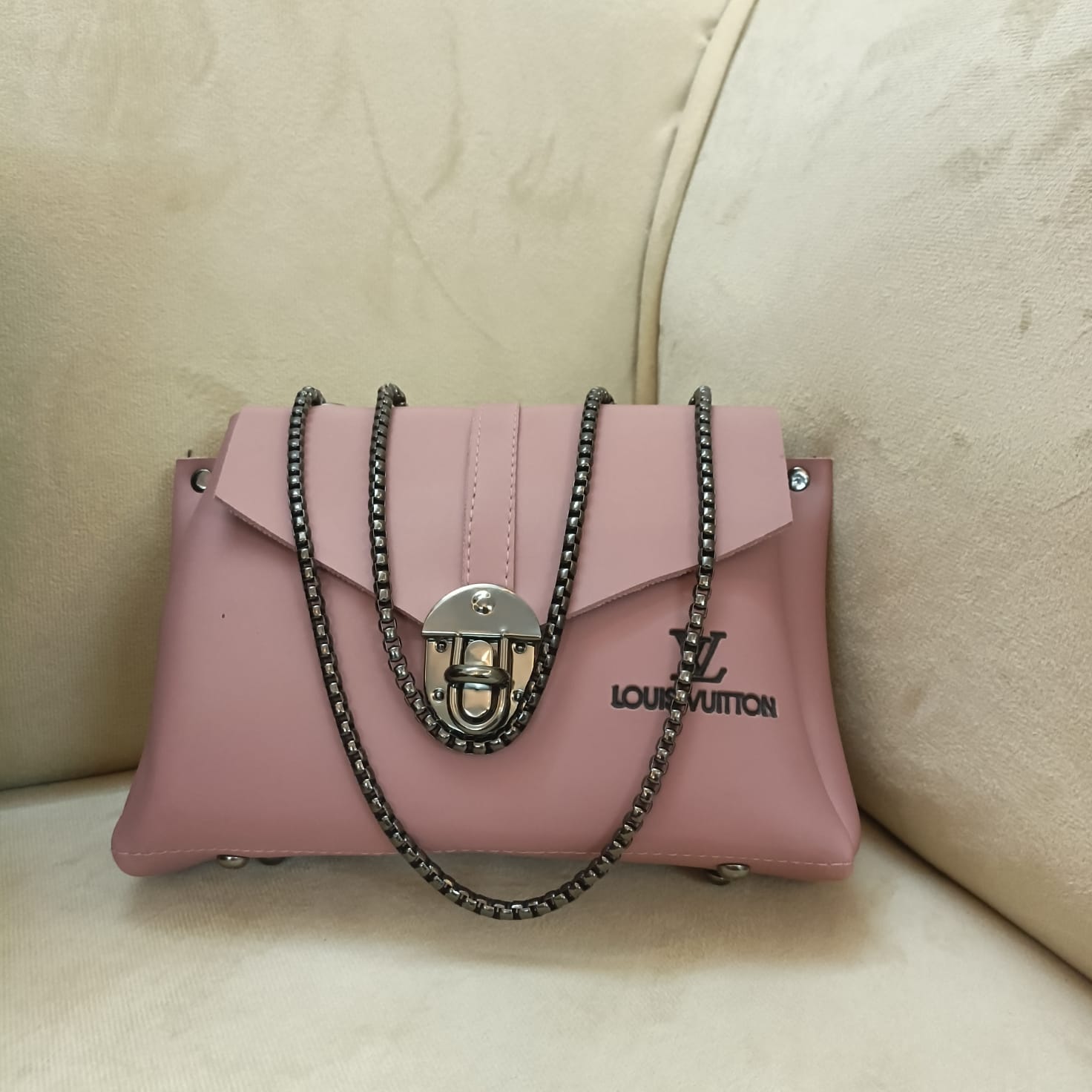 Elegant Pink Chain Shoulder Bag for Women